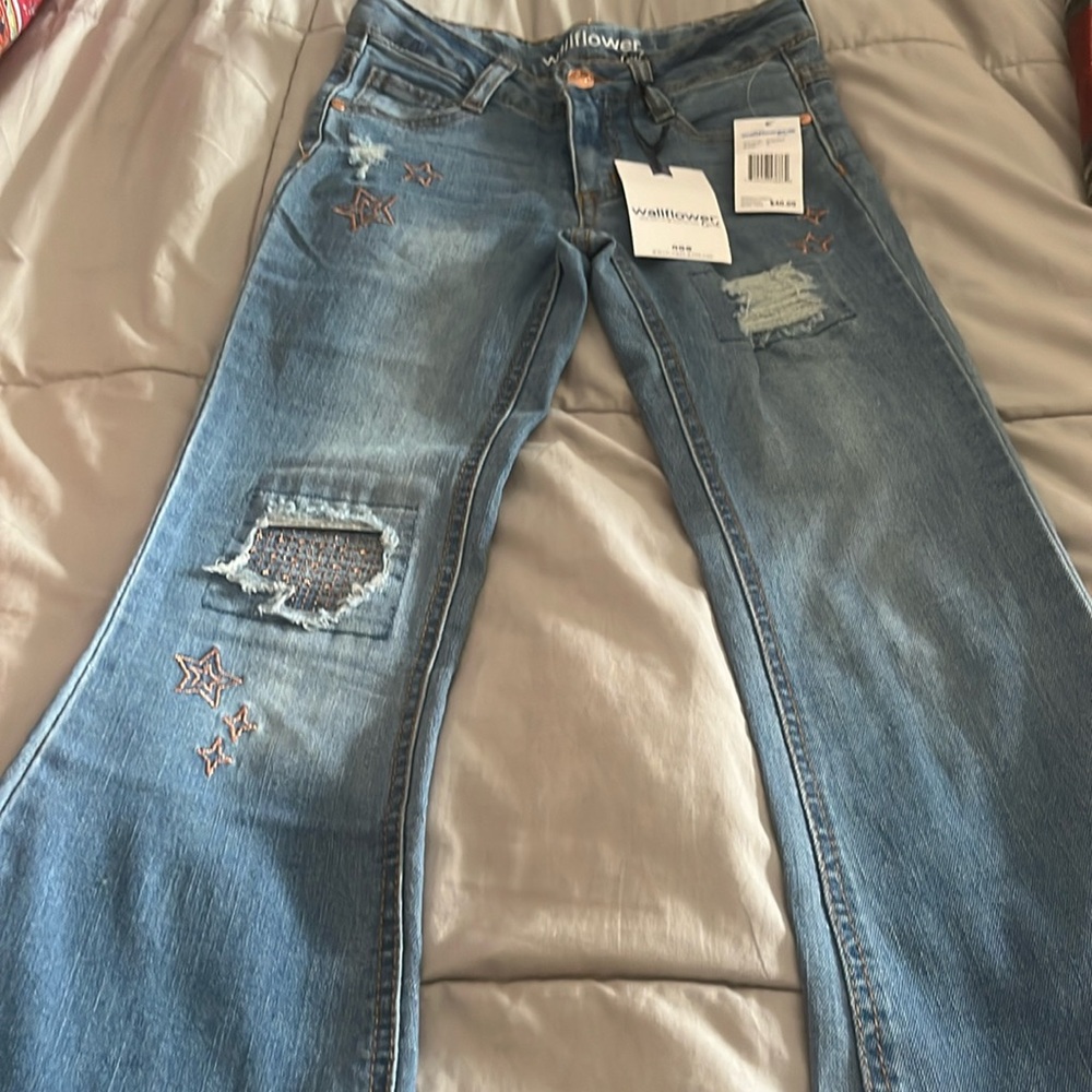 Girls Jeans .with stars . wallflower Brand .size 7.  NWT!